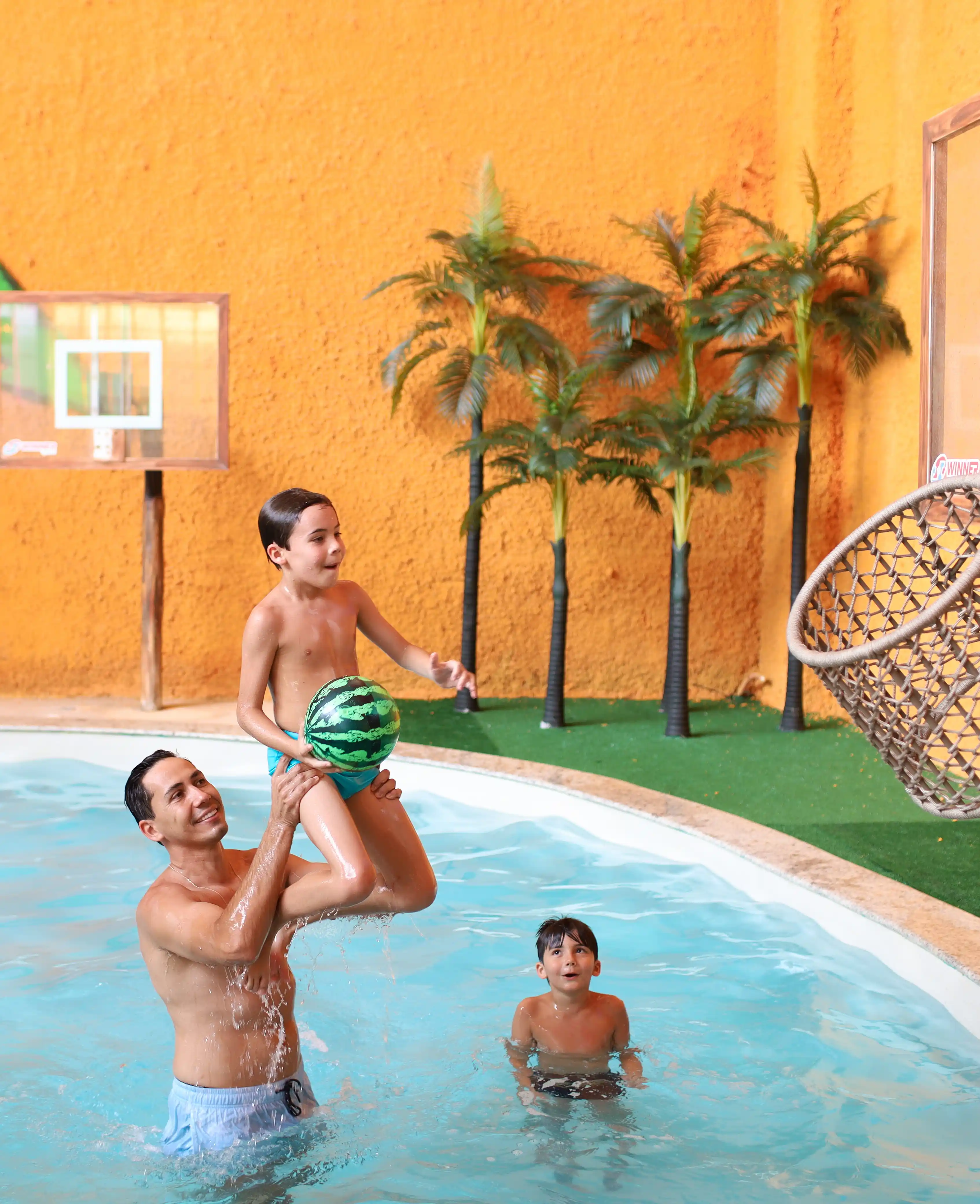 Piscinas aquecidas e cobertas